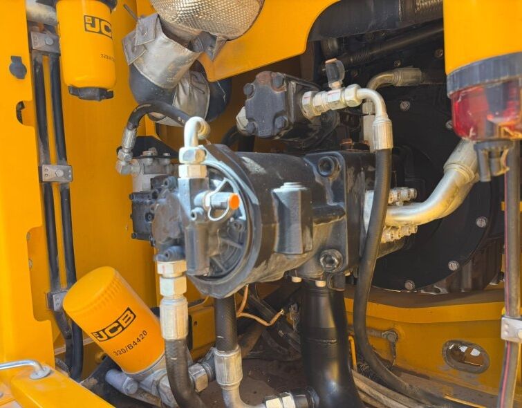 JCB 210 XLC **EPIROC HAMMER**